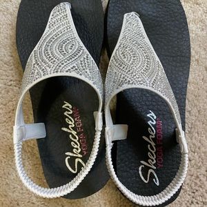 Sketchers yoga foam sling sandals